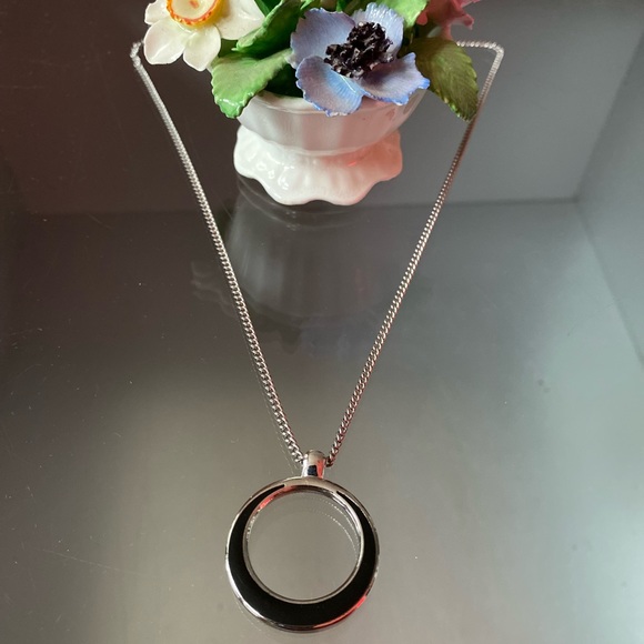 Circular Pendant and Chain - Picture 3 of 4